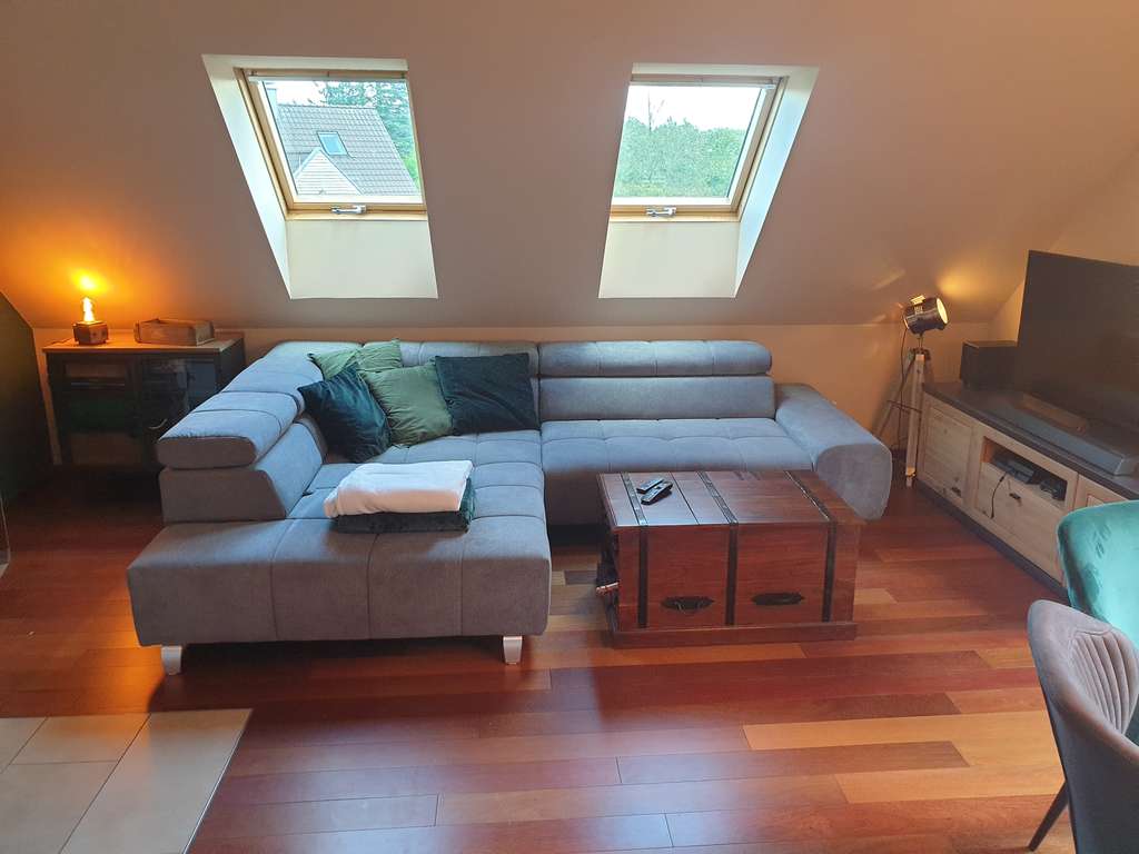 schöne, nachhaltig gebaute 61m² DG-Wohnung am Ahlenberg zu vermieten – Bild 1